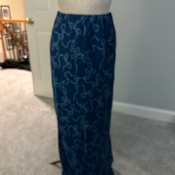 Elegant Navy Blue Women\'s Silky Skirt